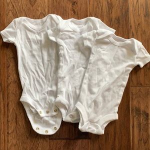 Set of 3 white bodysuits